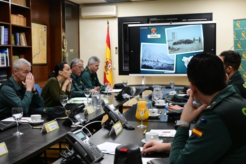 Mercedes González mantiene una reunión de trabajo con los responsables de la Guardia Civil en Algeciras