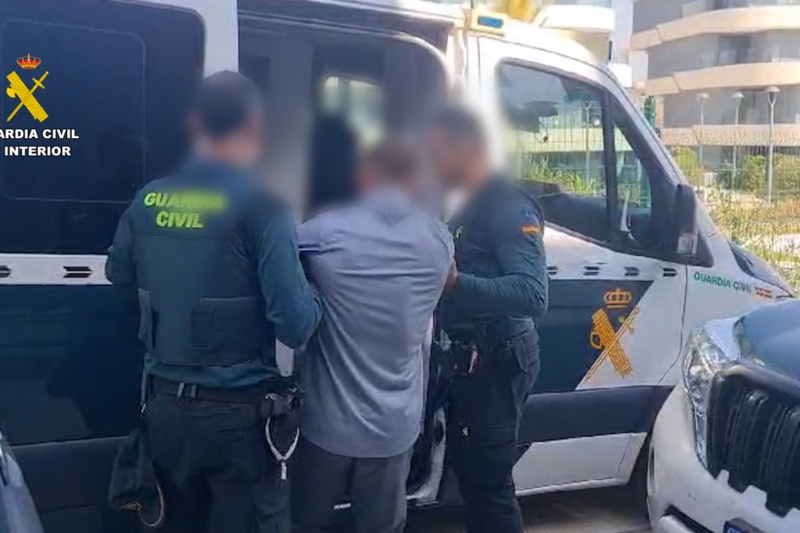 La Guardia Civil detiene a uno de los huidos más buscados de Alemania en Estepona (Málaga)