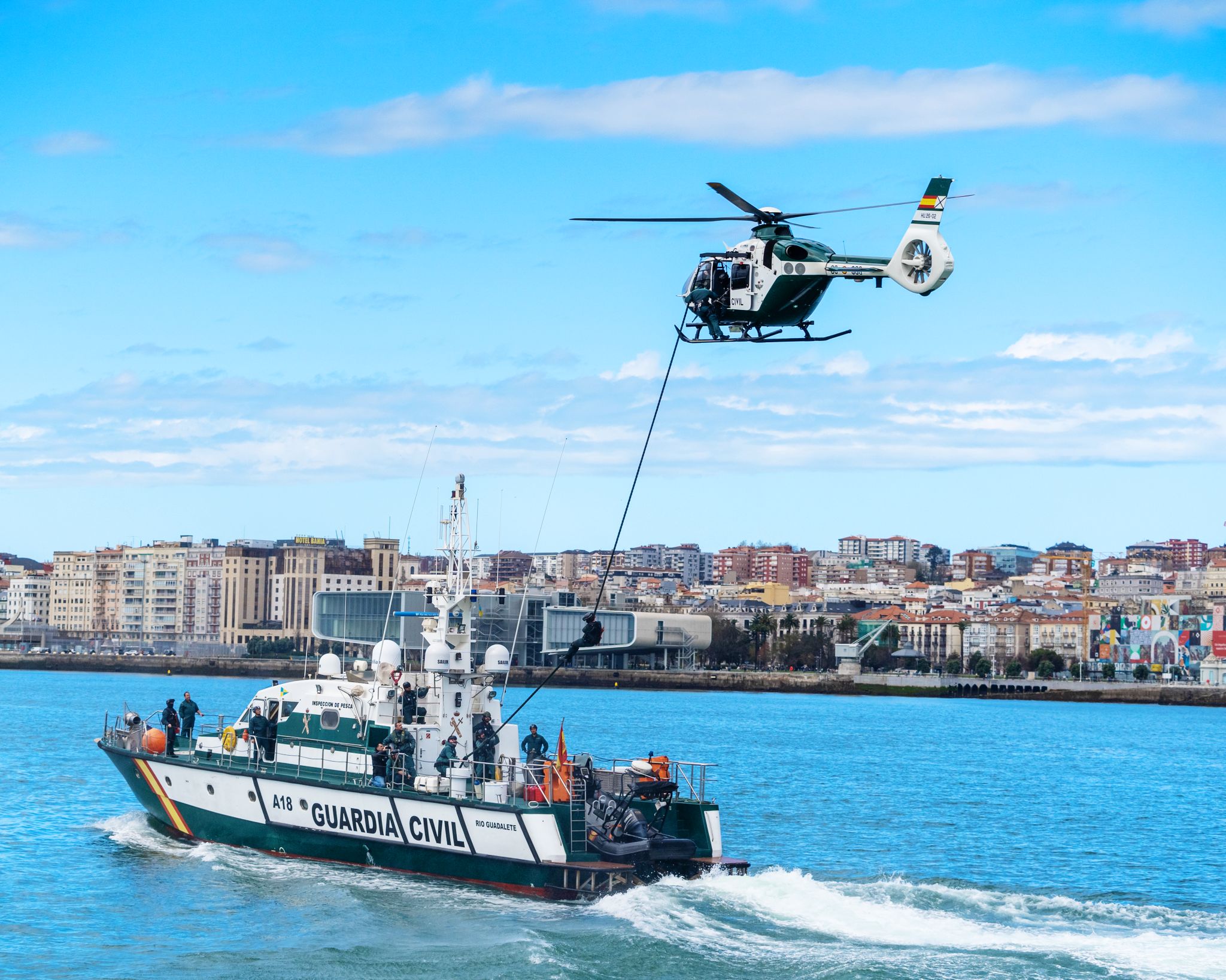 Exhibición de la Guardia Civil en el mar
