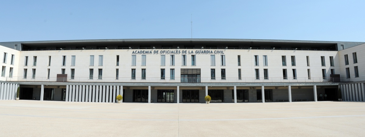 Fachada de la Academia de Oficiales de la Guardia Civil