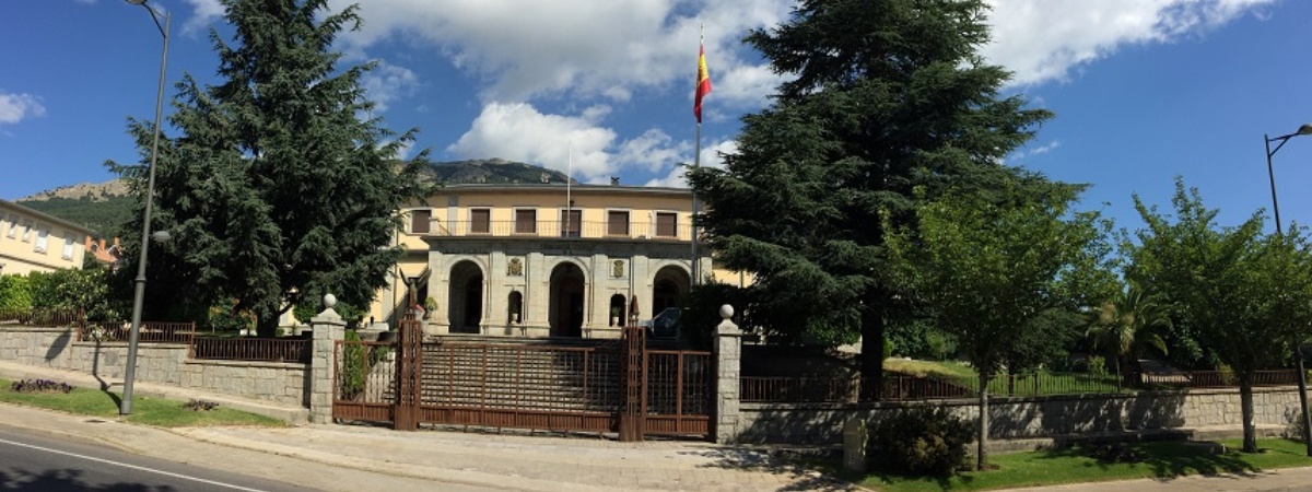 Fachada de la Academia de Suboficiales de la Guardia Civil