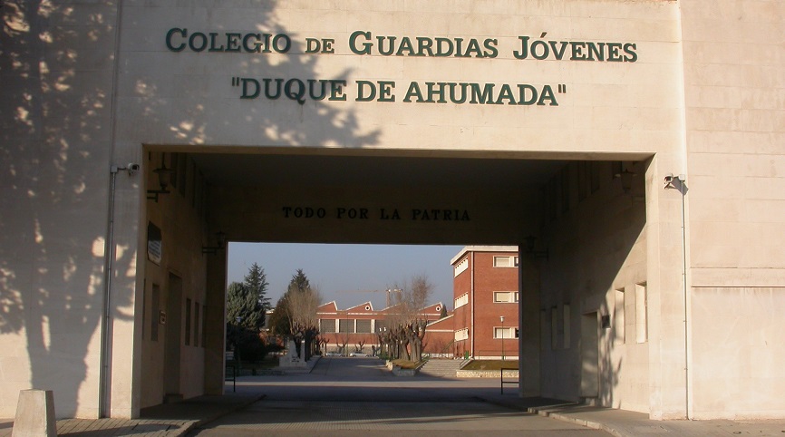 Entrada al Colegio de Guardias Jóvenes de la Guardia Civil