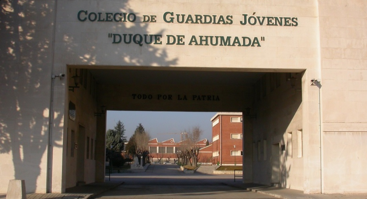 Entrada al Colegio de Guardias Jóvenes de la Guardia Civil