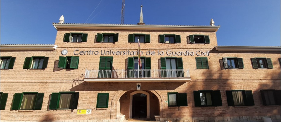 Fachada del Centro Universitario de la Guardia Civil