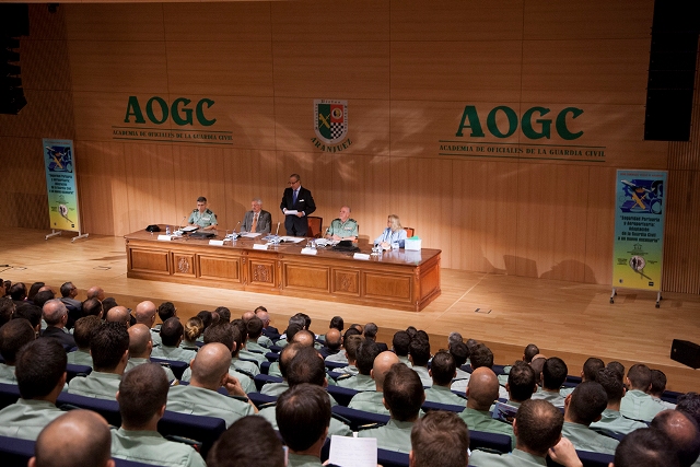 Arsenio Fernández de Mesa inaugura el XXVII Seminario Duque de Ahumada “Seguridad portuaria y aeroportuaria: adaptación de la Guardia Civil a un nuevo escenario”