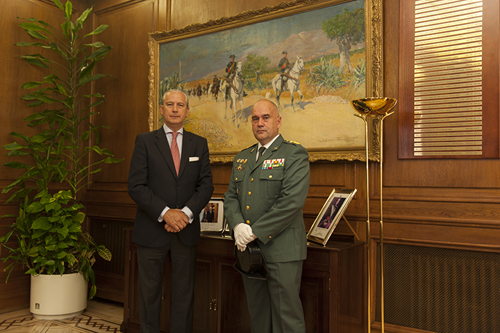 El Director General recibe al Coronel Luís Antonio del Castillo Ruano, con motivo de su nuevo destino como Jefe de la Comandancia de Cantabria