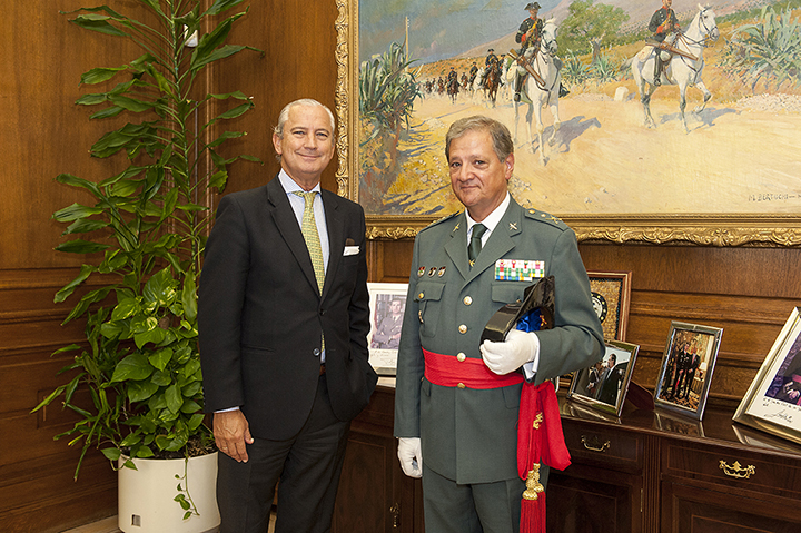 El Director General recibe al General de Brigada Faustino Álvarez Sola, con motivo de su pase a Retiro