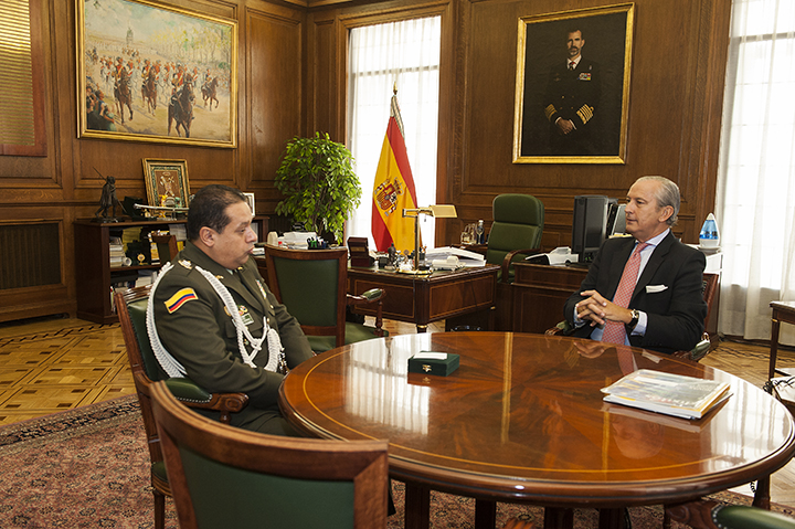 El Director General recibe al nuevo Agregado Policial de la Embajada de Colombia en España