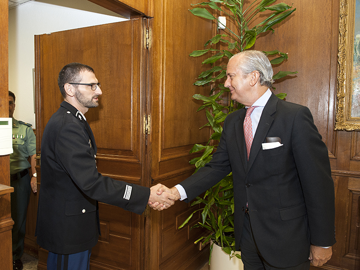 El Director General de la Guardia Civil recibe al nuevo Oficial de Enlace de la Gendarmería Nacional Francesa