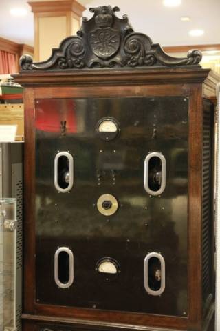 Primera emisora radiotelegráfica diseñada y construida por el capitán José Blanco Novo en 1927 expuesta en el Museo de la Guardia Civil (Madrid, 2024). Fuente: Gabinete Técnico. Guardia Civil. Primera emisora radiotelegráfica diseñada y construida por el capitán José Blanco Novo en 1927 expuesta en el Museo de la Guardia Civil (Madrid, 2024). Fuente: Gabinete Técnico. Guardia Civil.