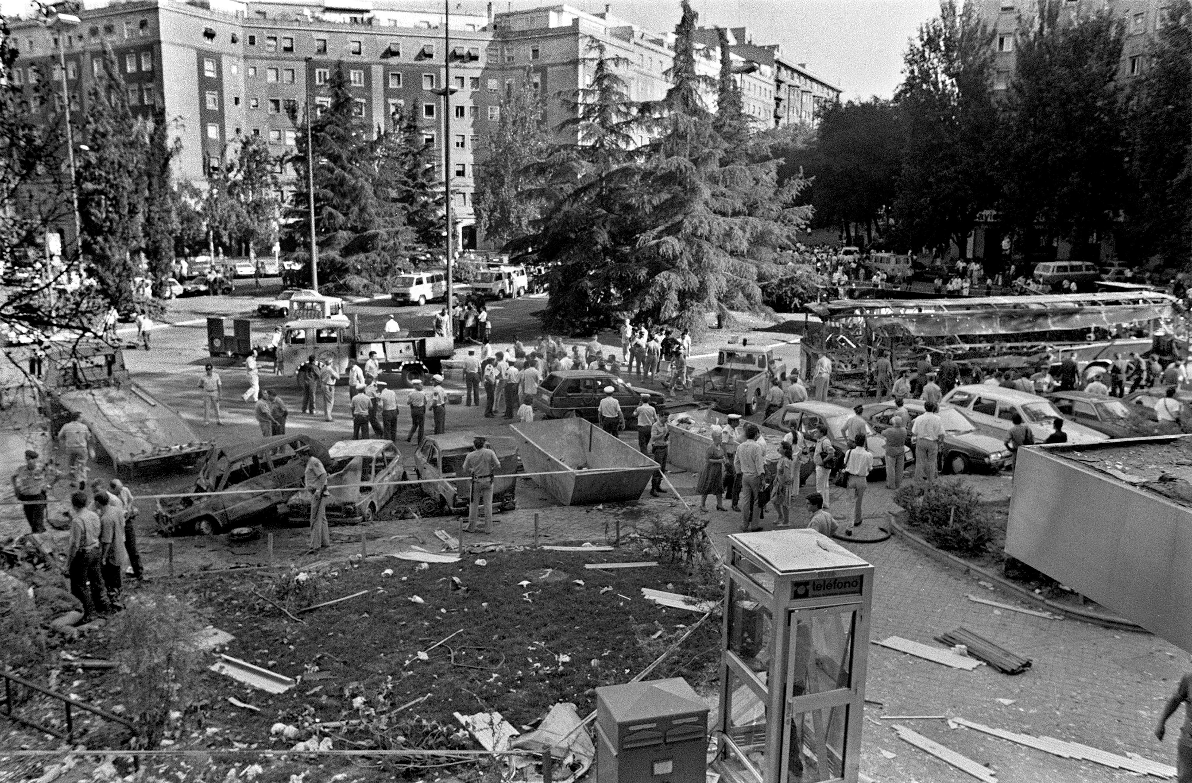 14 de julio de 1986. Atentado en la plaza de la República Dominicana de Madrid contra un autobús de la Guardia Civil 14 de julio de 1986. Atentado en la plaza de la República Dominicana de Madrid contra un autobús de la Guardia Civil
