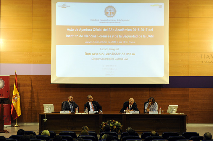 El Director General de la Guardia Civil inaugura el año académico en el Instituto de Ciencias Forenses y de la Seguridad 