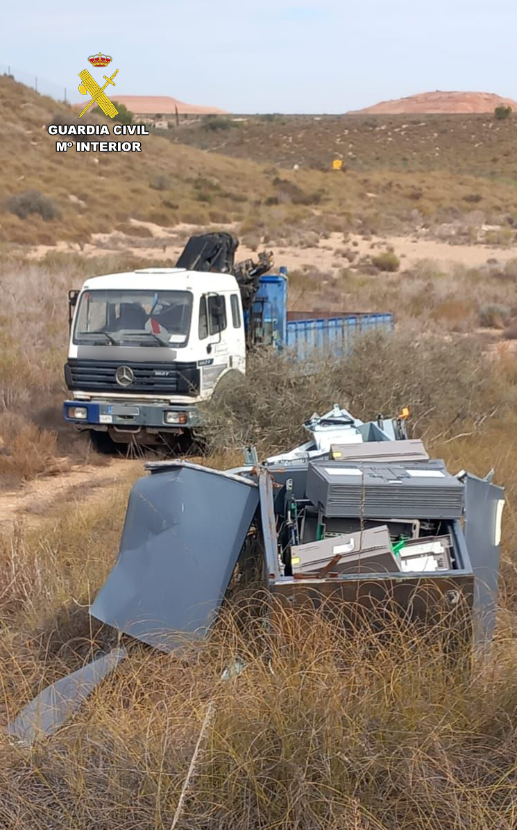 Siete detenidos por el robo de cajeros automáticos mediante el uso de “camiones pluma” por toda la costa mediterránea